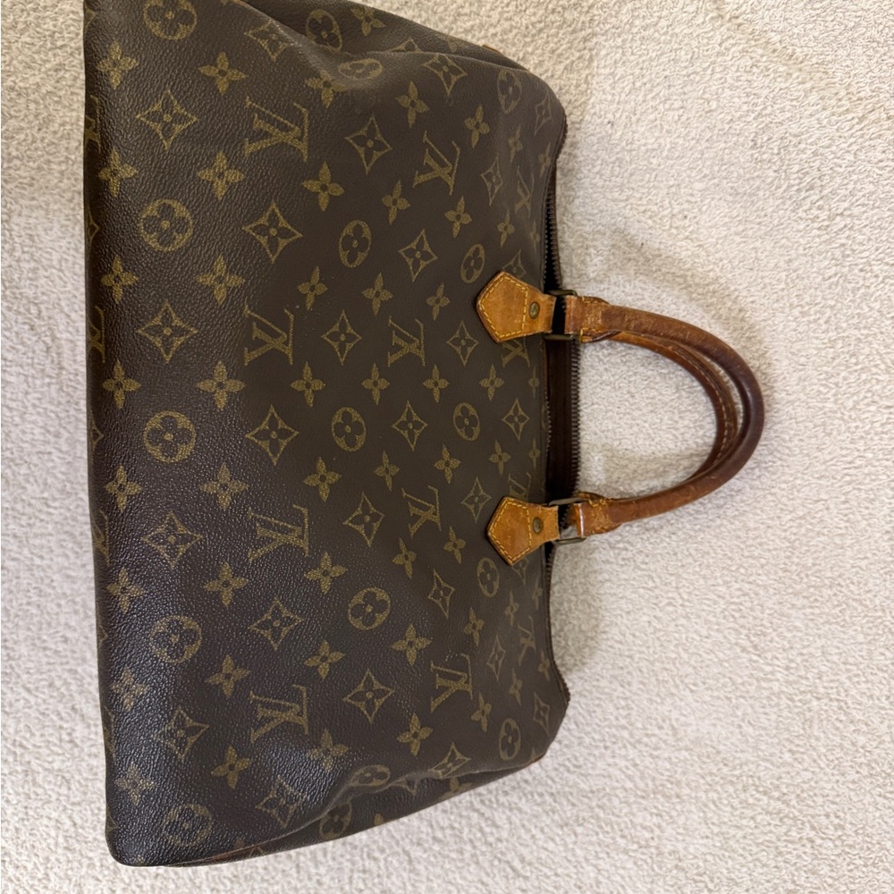 Authentic Louis Vuitton Monogram Canvas Handbag speedy 35